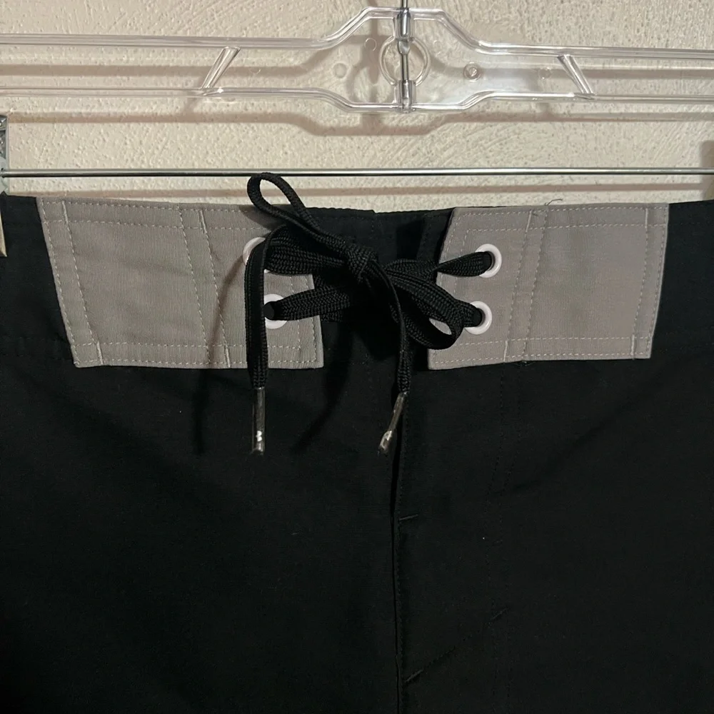 UNDER ARMOUR Classic Casual Lightweight‎ Board Shorts Black Grey Men's Size 36